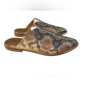 Frye Nolan Seam Mules Loafers Shoes Womens Size 7 M Beige Snake Leather Slip On